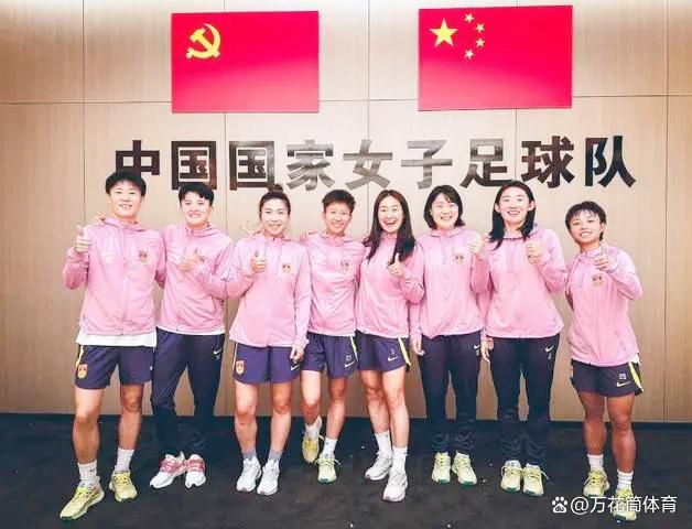外表变王子的阿拉丁踏上追求茉莉公主的浪漫爱情之路，夜空当中两人乘坐魔毯御风飞翔，又一次唱响经典主题曲;A Whole New World外表坚强却内心柔软的小九，似是现代独立女性的一个缩影，颇具共鸣